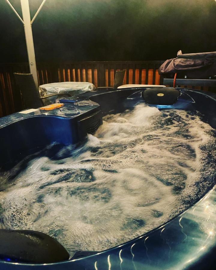 Acorns Luxury Glamping Holywell (Flintshire)