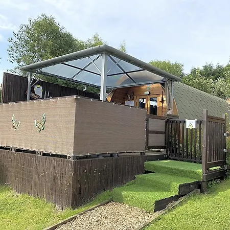 Acorns Luxury Glamping Hotel Holywell  Exterior photo